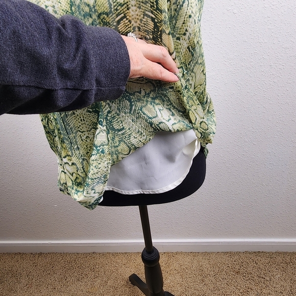 Snake Print Spaghetti Strap Camisole Green Women Small Metallic V-Neck Lined - Picture 3 of 9